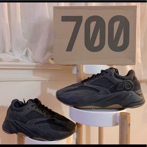 Adidas Yeezy boost 700